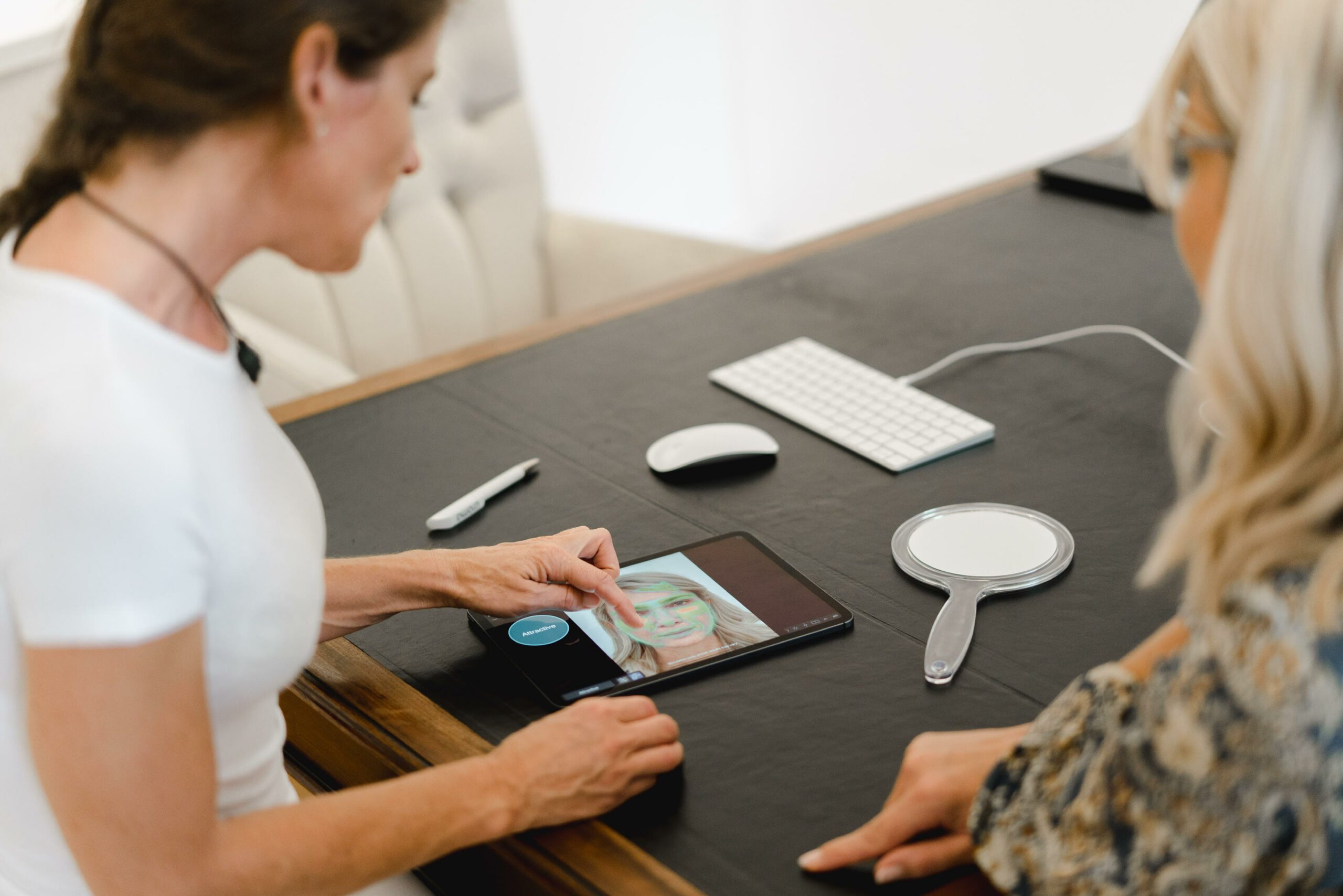 FaceReveal: Transforming Aesthetic Consultations for Practitioners and Patients